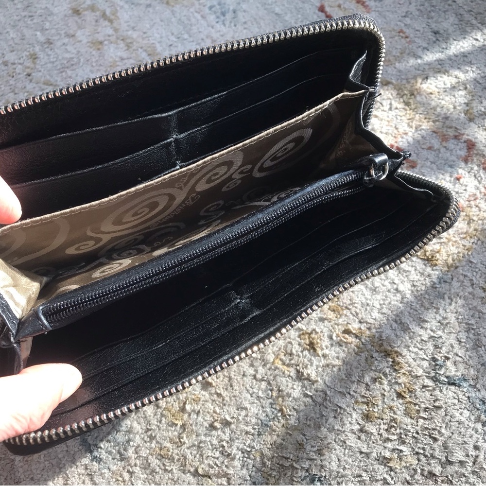 Brighton wallet. Black . 10 slots for cards - Picture 5 of 8